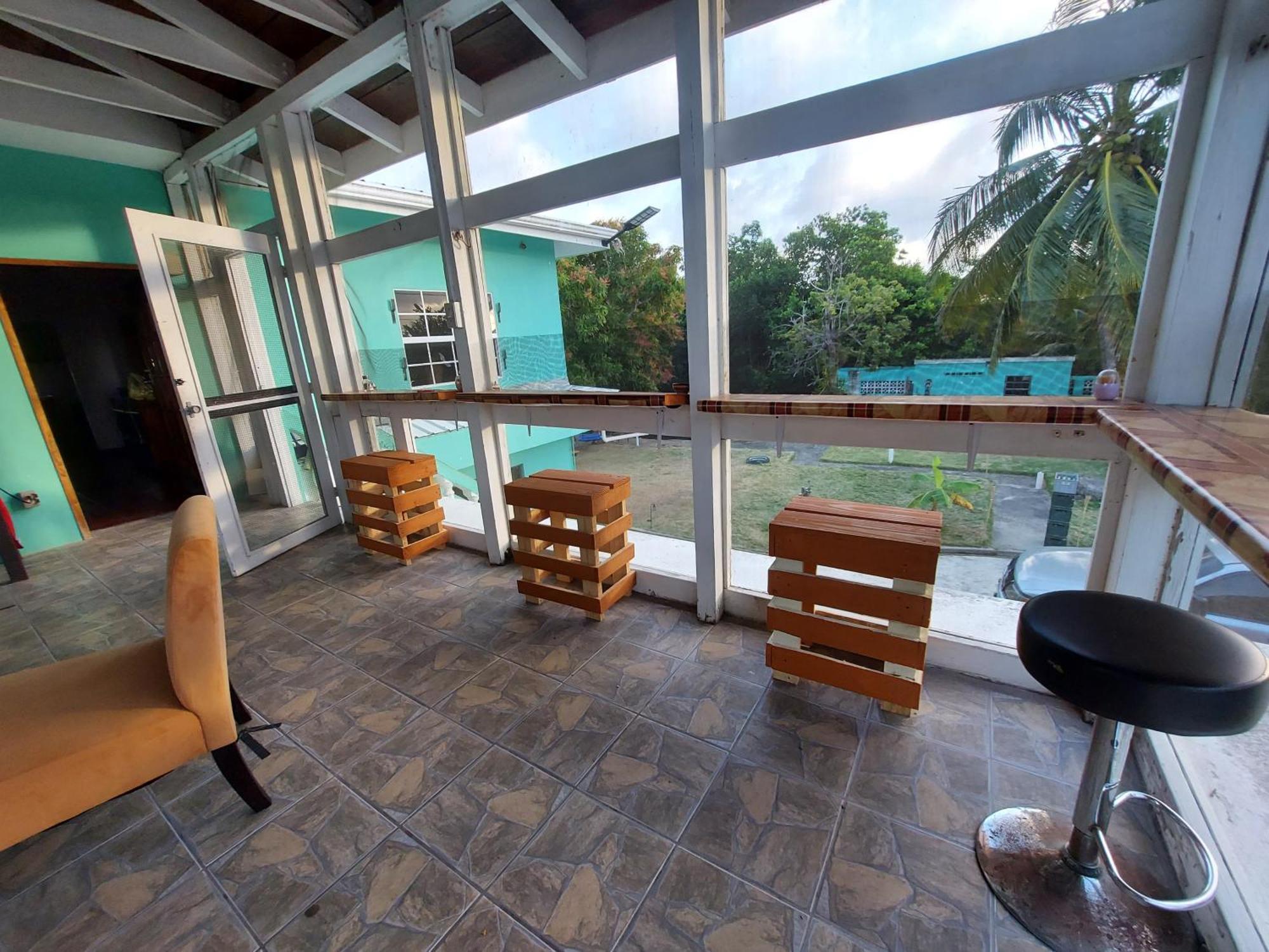 Bamboleo Inn Ladyville ภายนอก รูปภาพ