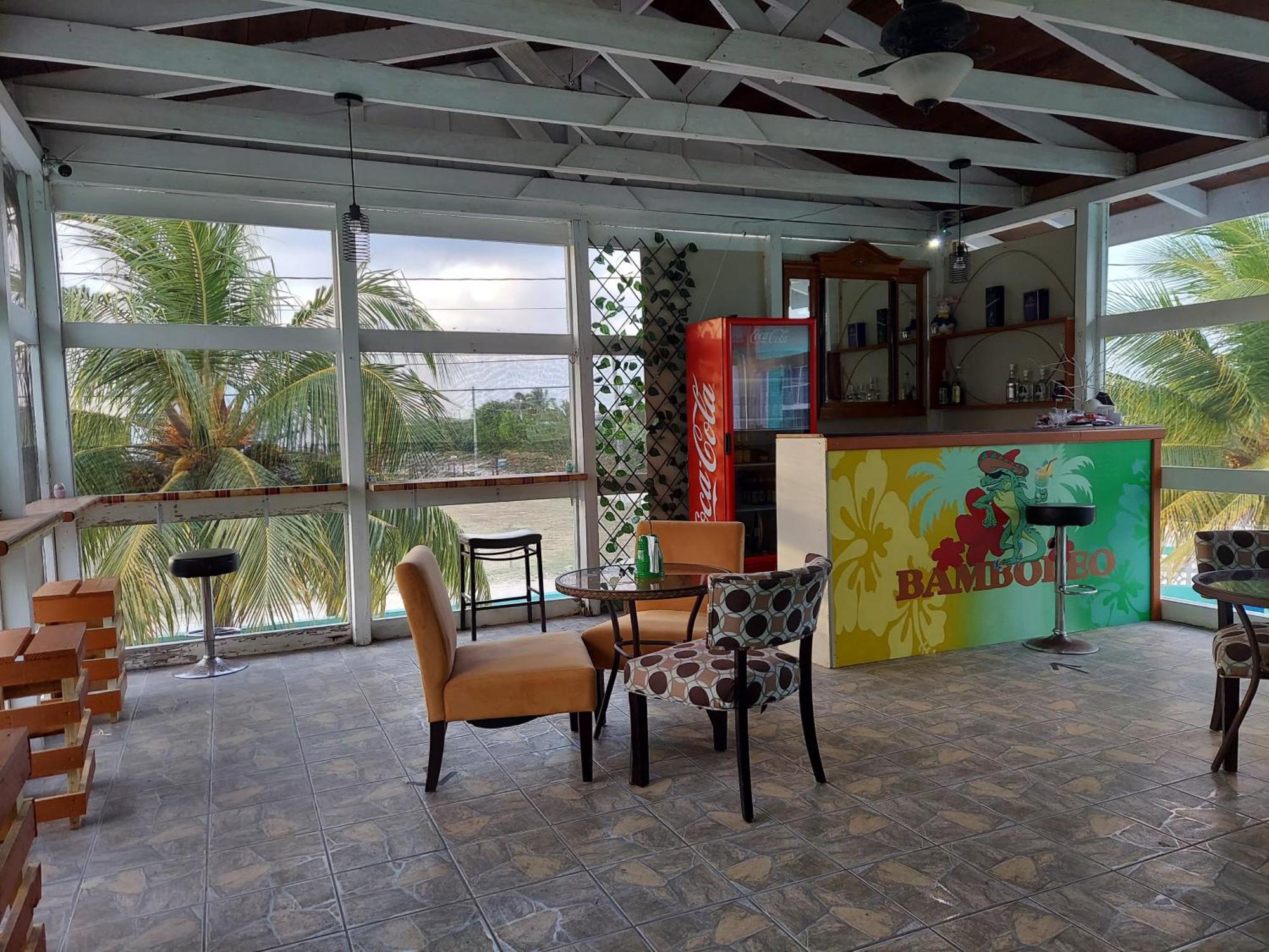 Bamboleo Inn Ladyville ภายนอก รูปภาพ